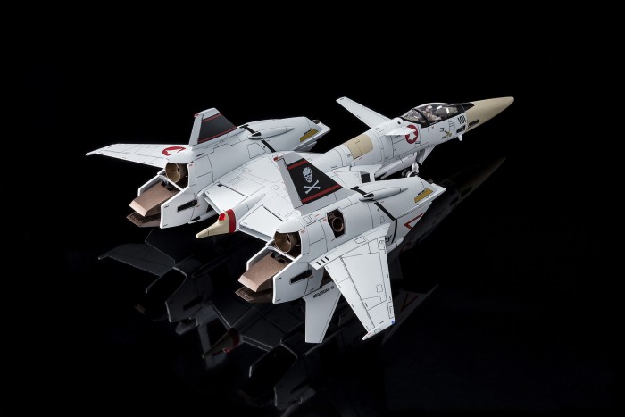 株式会社アルカディア / 1/60完全変形VF-4A ライトニングⅢ 一条輝