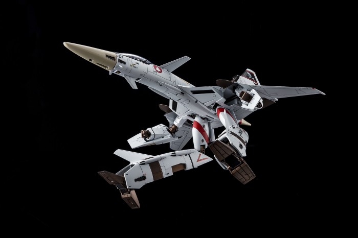 株式会社アルカディア / 1/60完全変形VF-4A ライトニングⅢ 一条輝 搭乗機 Premium Finish 商品